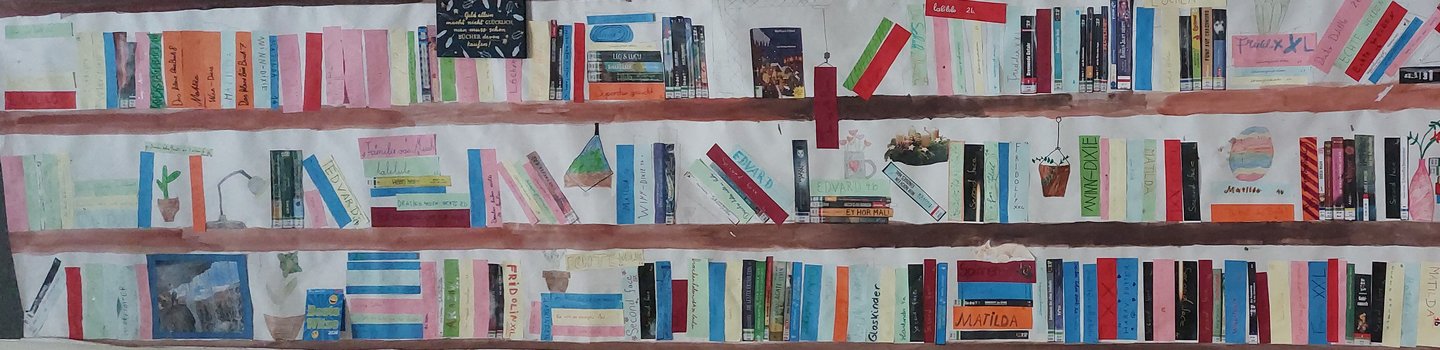 Buecherwand_Aula